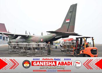 TNI Semai 9,2 Ton Garam dan 1,6 Ton Dry Ice Atasi Karhutla di Kalimantan
