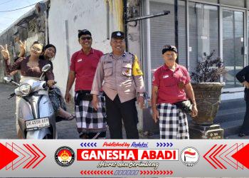 Bhabinkamtibmas Sumerta Kaja dan Pecalang Bersinergi Amankan Kegiatan Dharma Suaka