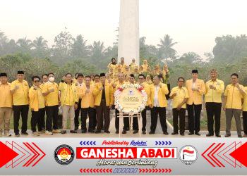 Ketua DPD Partai Golkar Barsel H.Eddy Raya Samsuri Bersama Jajaran Pengurus dan Kader Partai Melaksanakan Ziarah Tabur Bunga di TMP