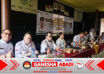Plt Kepala BPKAD Dampingi Bupati Salurkan Bansos dan CPPD.